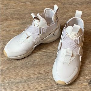 Nike huarache city running shoes